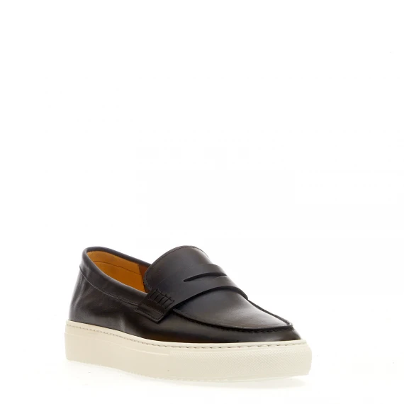 slipon pelle blu fondo bianco