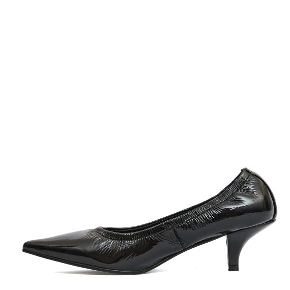 pump in vernice nera con tacco 4,5 cm