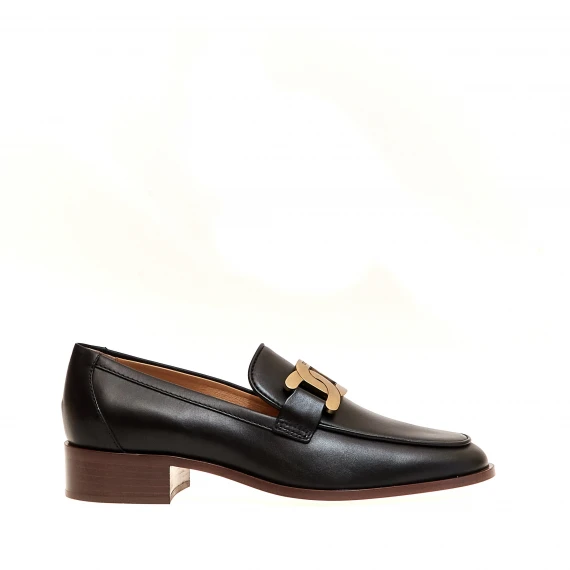 mocassino t. 35 in pelle nera con fibbia catena