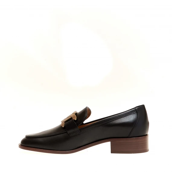 mocassino t. 35 in pelle nera con fibbia catena