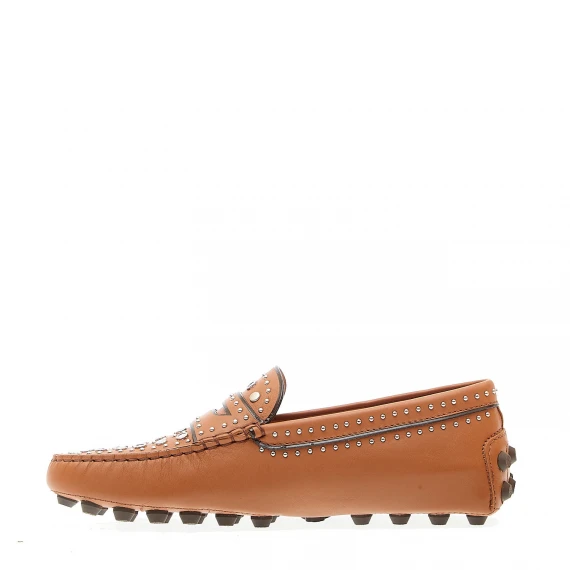 mocassino in pelle cuoio con borchie