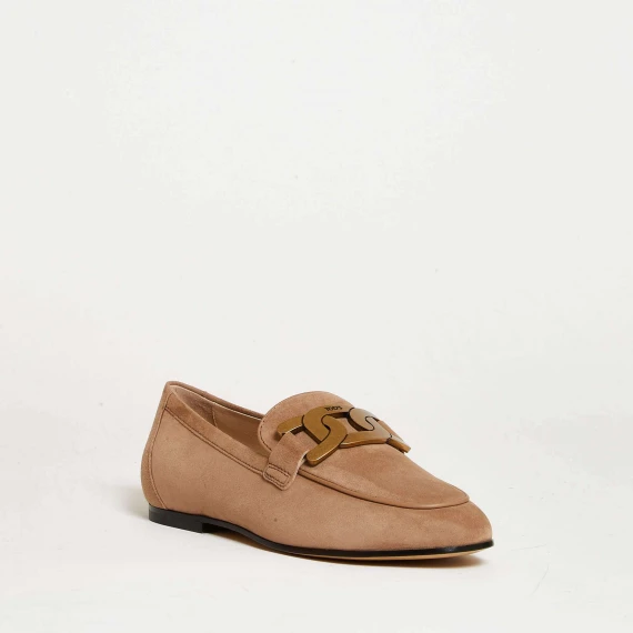 mocassino in camoscio beige con fibbia catena
