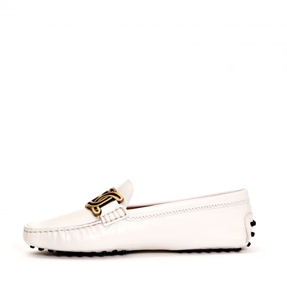 mocassino gommino in pelle bianco con fibbia catena